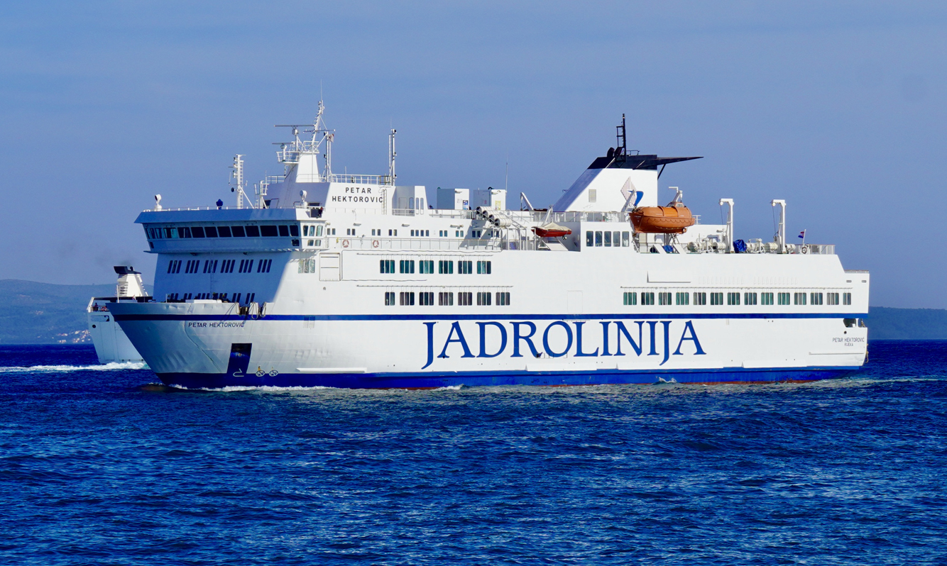 Ferry van Jadrolinja in de Middelandse Zee