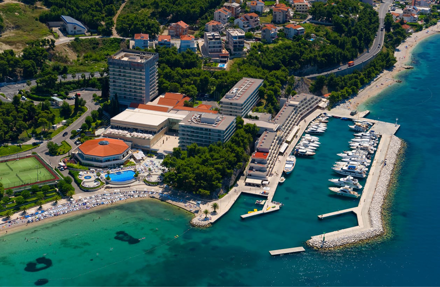 Dream Catcher bij 5 sterren hotel Le Meridien Lav te Split met zwembad, sauna, restaurant, tennisbaan, privé strand, etc